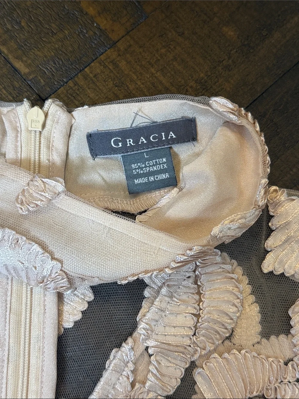 Gracia Sheer Mesh Appliqué Mock‎ Neck Top L Champagne Pink Romantic